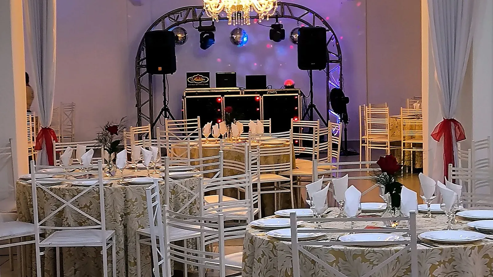 Salão montado para formatura no Alegria – Buffet & Eventos