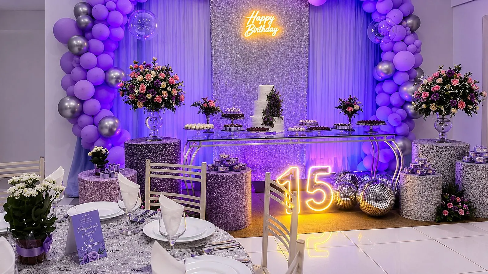 Decoração de festa de 15 anos no Alegria – Buffet & Eventos